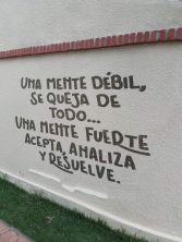 una mente debil se queja de todo.jpg
